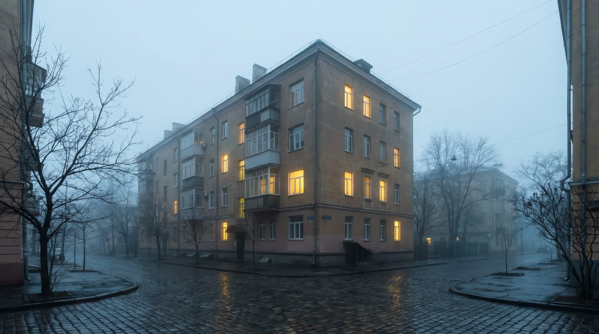 Тихий ранковий Київ у тумані — теплі вікна житлового будинку